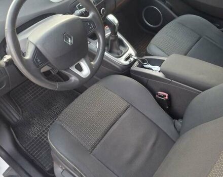 Білий Рено Сценік, об'ємом двигуна 2 л та пробігом 237 тис. км за 7500 $, фото 51 на Automoto.ua