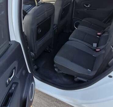 Белый Рено Сценик, объемом двигателя 1.5 л и пробегом 150 тыс. км за 8700 $, фото 5 на Automoto.ua