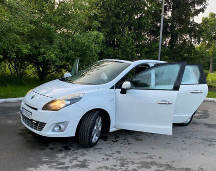 Рено Сценик 2010 в Львове на Automoto.ua Белый Рено Сценик, объемом двигателя 1.46 л и пробегом 230 тыс. км за 8800 $, фото 7 на Automoto.ua