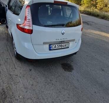 Белый Рено Сценик, объемом двигателя 1.5 л и пробегом 150 тыс. км за 8700 $, фото 6 на Automoto.ua