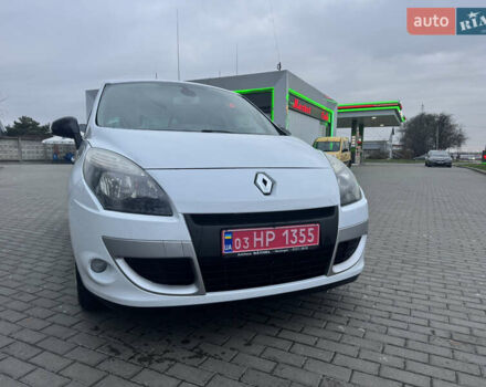 Білий Рено Сценік, об'ємом двигуна 1.6 л та пробігом 165 тис. км за 8200 $, фото 1 на Automoto.ua