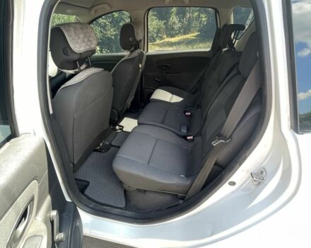 Рено Сценик 2010 в Кропивницком (Кировограде) на Automoto.ua Белый Рено Сценик, объемом двигателя 1.5 л и пробегом 280 тыс. км за 6400 $, фото 8 на Automoto.ua