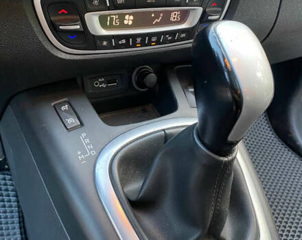 Рено Сценик 2010 в Львове на Automoto.ua Белый Рено Сценик, объемом двигателя 1.46 л и пробегом 230 тыс. км за 8800 $, фото 9 на Automoto.ua