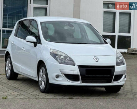Белый Рено Сценик, объемом двигателя 1.5 л и пробегом 179 тыс. км за 7800 $, фото 1 на Automoto.ua