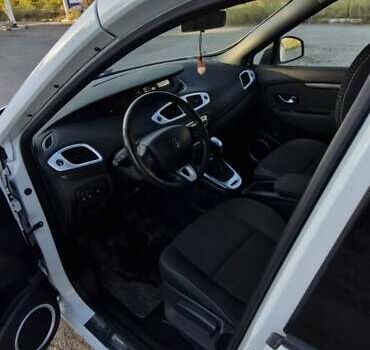 Белый Рено Сценик, объемом двигателя 1.5 л и пробегом 150 тыс. км за 8700 $, фото 10 на Automoto.ua