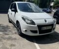Белый Рено Сценик, объемом двигателя 1.5 л и пробегом 280 тыс. км за 6800 $, фото 2 на Automoto.ua