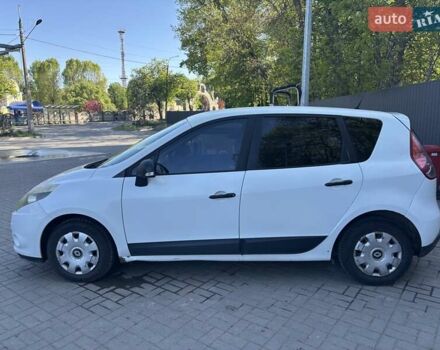 Белый Рено Сценик, объемом двигателя 1.46 л и пробегом 341 тыс. км за 6000 $, фото 1 на Automoto.ua