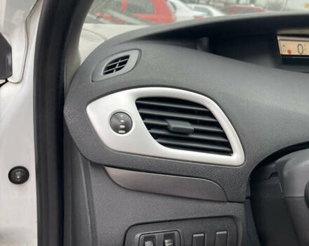 Белый Рено Сценик, объемом двигателя 1.5 л и пробегом 221 тыс. км за 6800 $, фото 14 на Automoto.ua