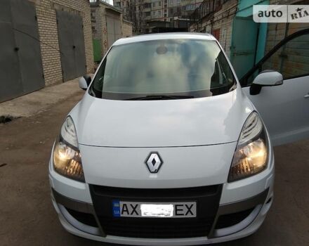 Рено Сценик 2011 в Харькове на Automoto.ua Белый Рено Сценик, объемом двигателя 1.6 л и пробегом 277 тыс. км за 8500 $, фото 1 на Automoto.ua