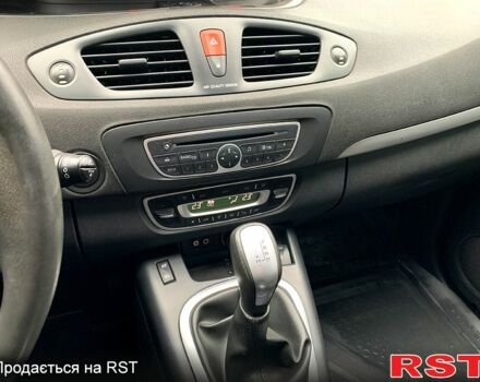 Рено Сценік 2011 у Миколаєві на Automoto.ua Білий Рено Сценік, об'ємом двигуна 2 л та пробігом 257 тис. км за 7999 $, фото 12 на Automoto.ua