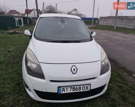 Белый Рено Сценик, объемом двигателя 1.6 л и пробегом 260 тыс. км за 7100 $, фото 2 на Automoto.ua
