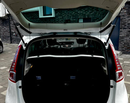 Белый Рено Сценик, объемом двигателя 1.4 л и пробегом 160 тыс. км за 8000 $, фото 6 на Automoto.ua