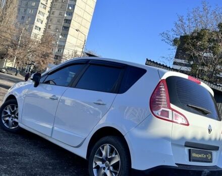 Белый Рено Сценик, объемом двигателя 1.5 л и пробегом 315 тыс. км за 8300 $, фото 3 на Automoto.ua