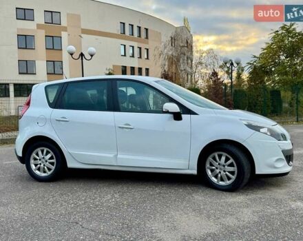 Белый Рено Сценик, объемом двигателя 2 л и пробегом 153 тыс. км за 7900 $, фото 4 на Automoto.ua