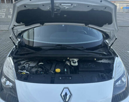 Белый Рено Сценик, объемом двигателя 1.46 л и пробегом 256 тыс. км за 7300 $, фото 20 на Automoto.ua