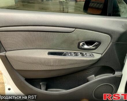 Рено Сценік 2011 у Миколаєві на Automoto.ua Білий Рено Сценік, об'ємом двигуна 2 л та пробігом 257 тис. км за 7999 $, фото 8 на Automoto.ua