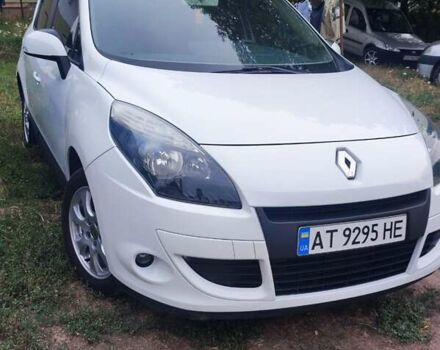 Рено Сценик 2011 в Черновцах на Automoto.ua Белый Рено Сценик, объемом двигателя 1.5 л и пробегом 220 тыс. км за 6600 $, фото 2 на Automoto.ua