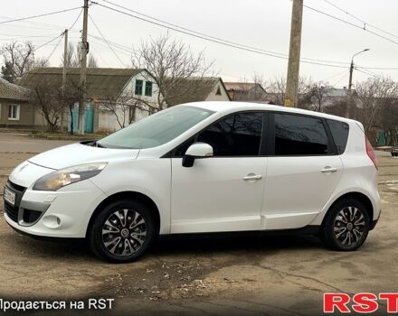 Рено Сценік 2011 у Миколаєві на Automoto.ua Білий Рено Сценік, об'ємом двигуна 2 л та пробігом 257 тис. км за 7999 $, фото 5 на Automoto.ua