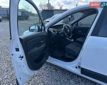 Білий Рено Сценік, об'ємом двигуна 1.46 л та пробігом 268 тис. км за 6500 $, фото 8 на Automoto.ua