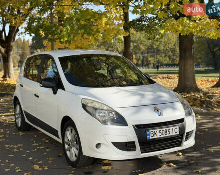 Белый Рено Сценик, объемом двигателя 1.46 л и пробегом 220 тыс. км за 5600 $, фото 10 на Automoto.ua