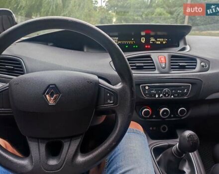 Рено Сценик 2011 в Черновцах на Automoto.ua Белый Рено Сценик, объемом двигателя 1.5 л и пробегом 220 тыс. км за 6600 $, фото 6 на Automoto.ua