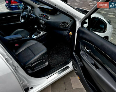 Белый Рено Сценик, объемом двигателя 1.4 л и пробегом 160 тыс. км за 8000 $, фото 4 на Automoto.ua