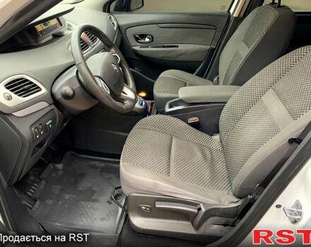 Рено Сценік 2011 у Миколаєві на Automoto.ua Білий Рено Сценік, об'ємом двигуна 2 л та пробігом 257 тис. км за 7999 $, фото 9 на Automoto.ua