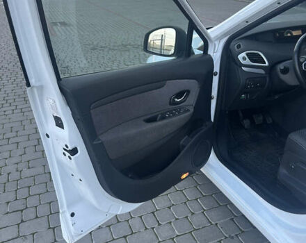 Белый Рено Сценик, объемом двигателя 1.46 л и пробегом 256 тыс. км за 7300 $, фото 10 на Automoto.ua