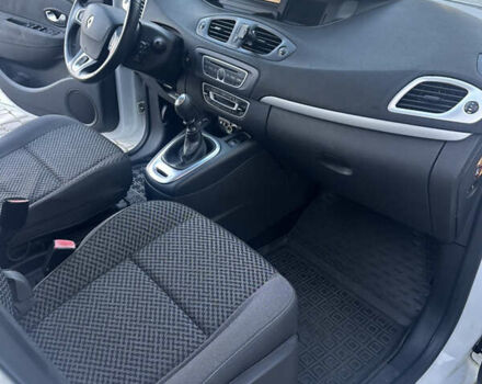 Белый Рено Сценик, объемом двигателя 1.46 л и пробегом 256 тыс. км за 7300 $, фото 15 на Automoto.ua