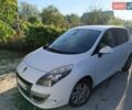 Белый Рено Сценик, объемом двигателя 1.5 л и пробегом 300 тыс. км за 6000 $, фото 12 на Automoto.ua