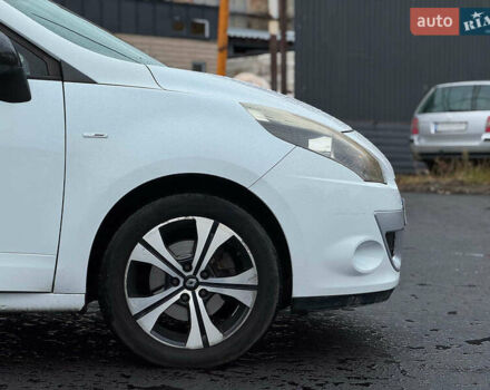 Білий Рено Сценік, об'ємом двигуна 1.9 л та пробігом 242 тис. км за 7990 $, фото 12 на Automoto.ua