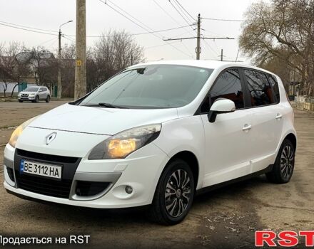Рено Сценік 2011 у Миколаєві на Automoto.ua Білий Рено Сценік, об'ємом двигуна 2 л та пробігом 257 тис. км за 7999 $, фото 6 на Automoto.ua