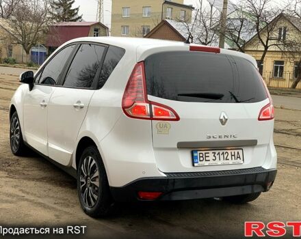 Рено Сценік 2011 у Миколаєві на Automoto.ua Білий Рено Сценік, об'ємом двигуна 2 л та пробігом 257 тис. км за 7999 $, фото 4 на Automoto.ua
