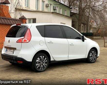 Рено Сценік 2011 у Миколаєві на Automoto.ua Білий Рено Сценік, об'ємом двигуна 2 л та пробігом 257 тис. км за 7999 $, фото 2 на Automoto.ua
