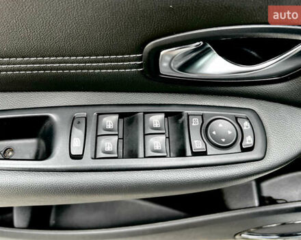 Белый Рено Сценик, объемом двигателя 1.4 л и пробегом 160 тыс. км за 8000 $, фото 10 на Automoto.ua