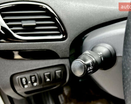 Белый Рено Сценик, объемом двигателя 1.4 л и пробегом 160 тыс. км за 8000 $, фото 11 на Automoto.ua