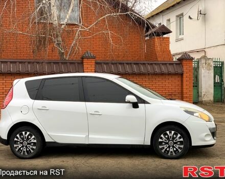 Рено Сценік 2011 у Миколаєві на Automoto.ua Білий Рено Сценік, об'ємом двигуна 2 л та пробігом 257 тис. км за 7999 $, фото 1 на Automoto.ua