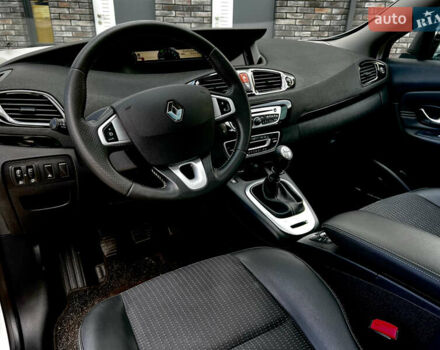 Белый Рено Сценик, объемом двигателя 1.4 л и пробегом 160 тыс. км за 8000 $, фото 12 на Automoto.ua