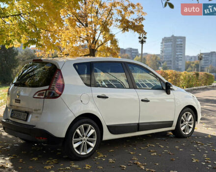 Белый Рено Сценик, объемом двигателя 1.46 л и пробегом 220 тыс. км за 5600 $, фото 23 на Automoto.ua