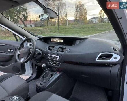 Рено Сценик 2012 в Радивилове на Automoto.ua Белый Рено Сценик, объемом двигателя 1.5 л и пробегом 205 тыс. км за 7800 $, фото 20 на Automoto.ua
