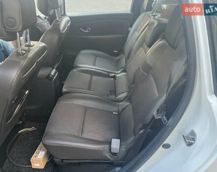 Белый Рено Сценик, объемом двигателя 1.46 л и пробегом 347 тыс. км за 6700 $, фото 5 на Automoto.ua