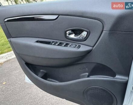 Рено Сценик 2012 в Радивилове на Automoto.ua Белый Рено Сценик, объемом двигателя 1.5 л и пробегом 205 тыс. км за 7800 $, фото 26 на Automoto.ua