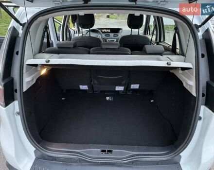 Рено Сценик 2012 в Радивилове на Automoto.ua Белый Рено Сценик, объемом двигателя 1.5 л и пробегом 205 тыс. км за 7800 $, фото 17 на Automoto.ua