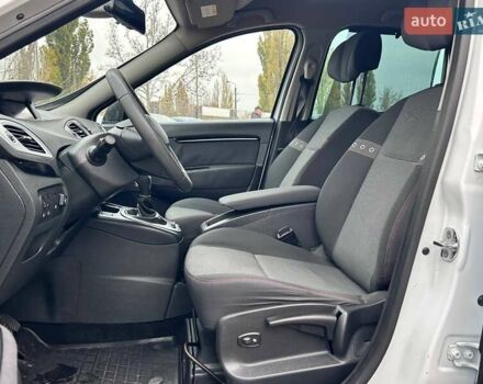 Білий Рено Сценік, об'ємом двигуна 2 л та пробігом 292 тис. км за 7800 $, фото 12 на Automoto.ua