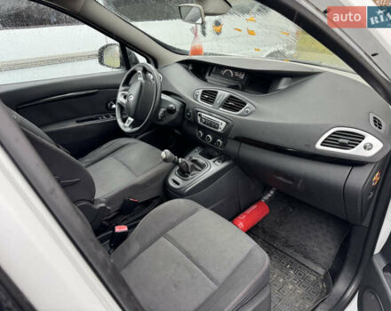 Белый Рено Сценик, объемом двигателя 1.46 л и пробегом 295 тыс. км за 5750 $, фото 5 на Automoto.ua