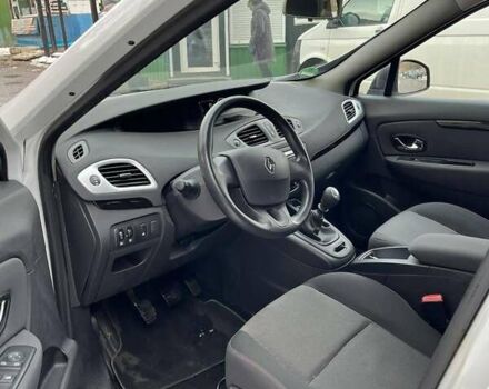 Белый Рено Сценик, объемом двигателя 1.5 л и пробегом 220 тыс. км за 8200 $, фото 3 на Automoto.ua