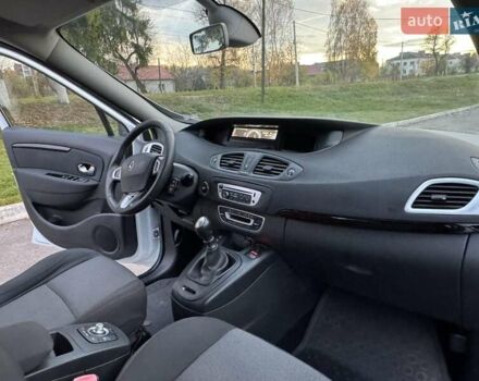 Рено Сценик 2012 в Радивилове на Automoto.ua Белый Рено Сценик, объемом двигателя 1.5 л и пробегом 205 тыс. км за 7800 $, фото 16 на Automoto.ua