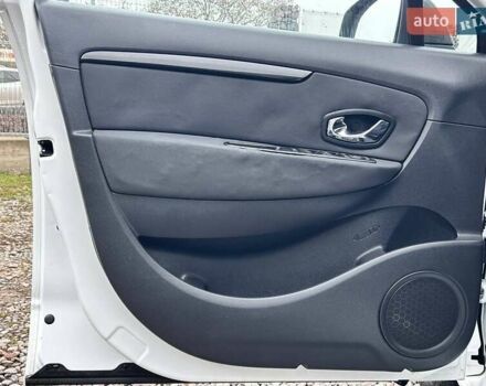 Білий Рено Сценік, об'ємом двигуна 2 л та пробігом 292 тис. км за 7800 $, фото 11 на Automoto.ua
