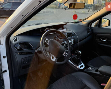 Белый Рено Сценик, объемом двигателя 1.6 л и пробегом 180 тыс. км за 9500 $, фото 6 на Automoto.ua