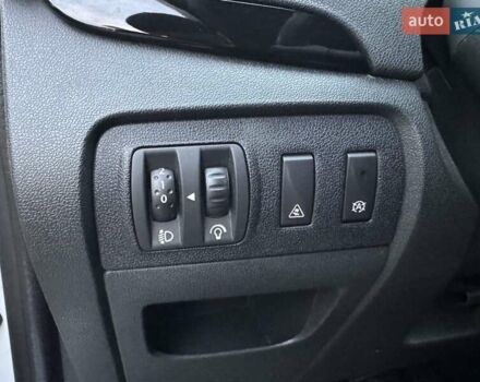 Рено Сценик 2012 в Радивилове на Automoto.ua Белый Рено Сценик, объемом двигателя 1.5 л и пробегом 205 тыс. км за 7800 $, фото 25 на Automoto.ua